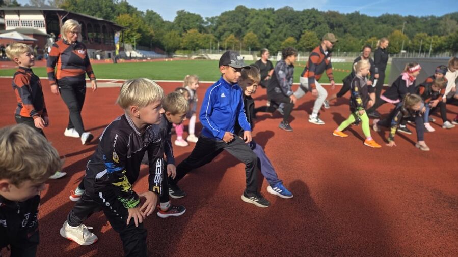 Moments of happiness – Doing sports together makes you happy – Gallery