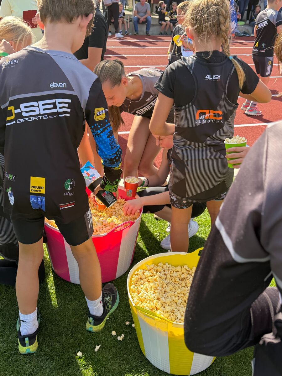Moments of happiness – Doing sports together makes you happy – Gallery