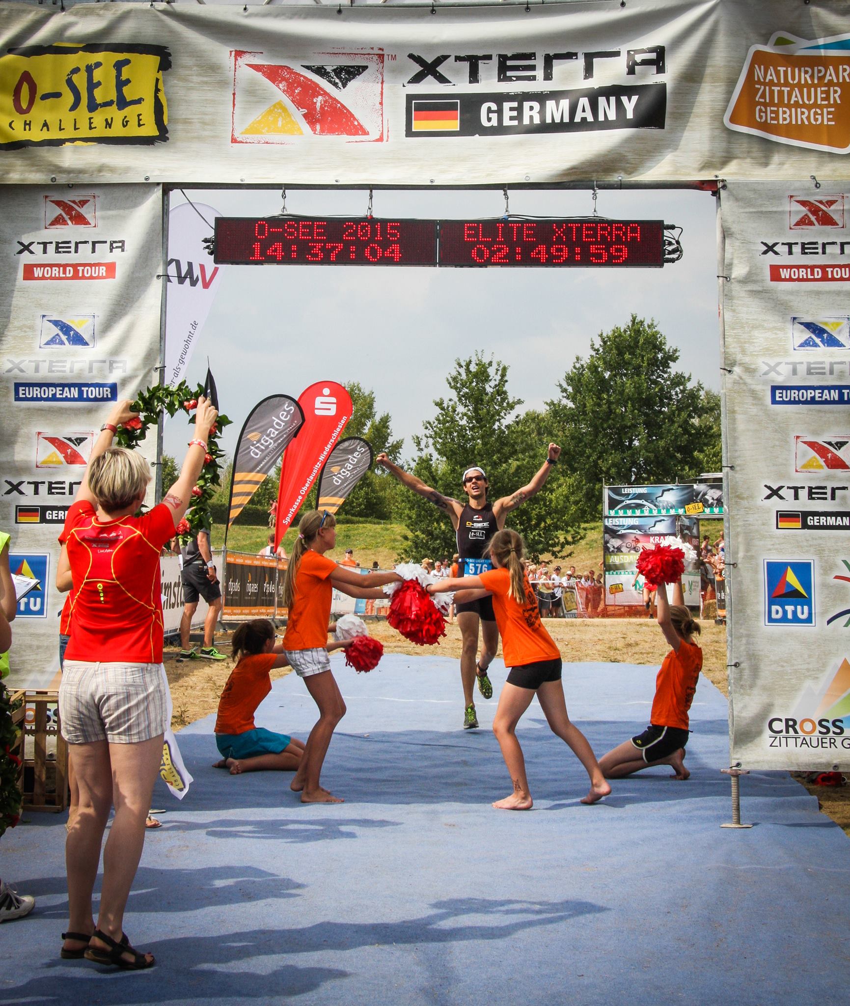 11847541_1278099432216307_187436317_o