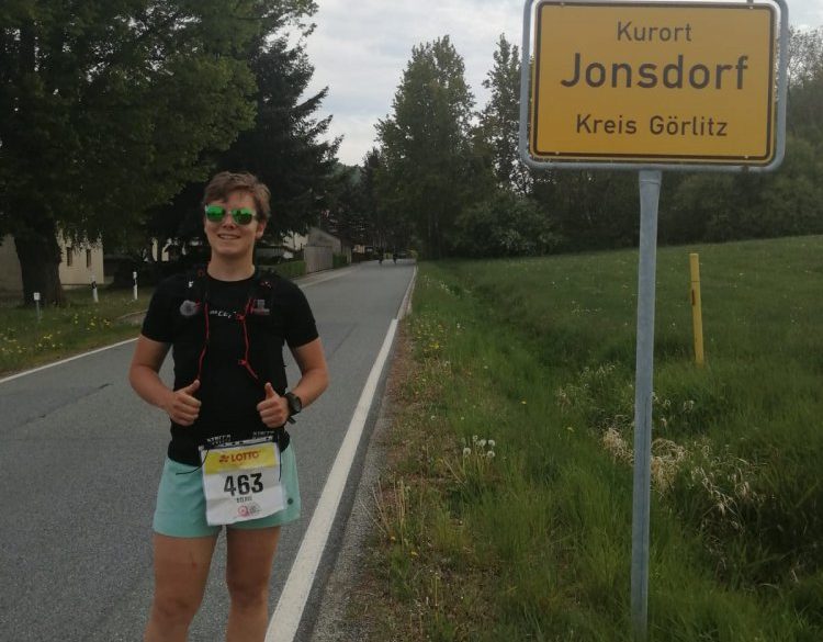 O-SEE Sportlerin beim virtuellen Rennsteiglauf