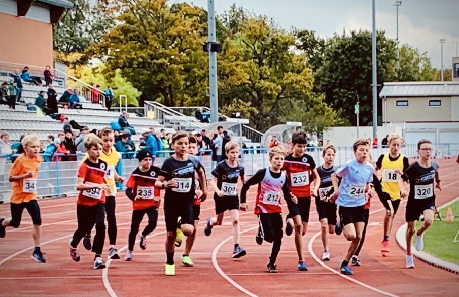 Letzter scharfer Wettkampf auf der „Bahn“ für die Athletik Kids in diesem Jahr