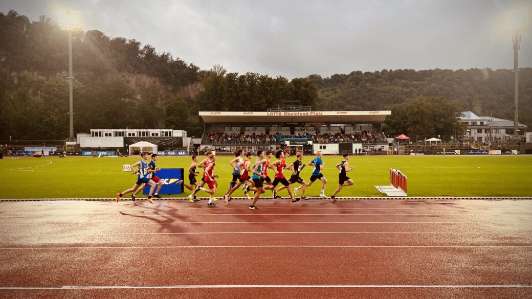 O-SEE Family freut sich über die DM-Teilnahme von Franz im Hindernislauf